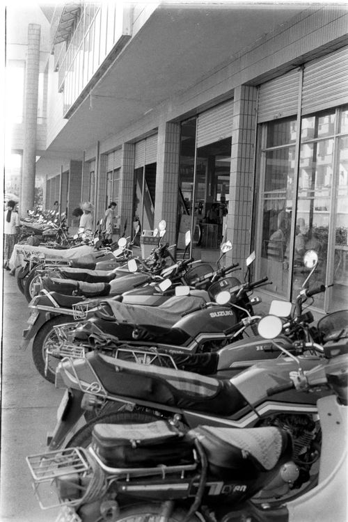 義烏小商品市場(chǎng)的珍貴影像記憶 從 雞毛換糖 到 買(mǎi)賣(mài)全球